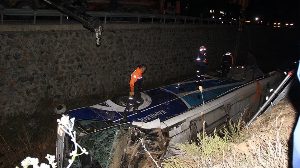 Τραγωδία στην Τουρκία: 7 νεκροί και 28 τραυματίες από ανατροπή λεωφορείου στο Αφιόν Καραχισάρ (βίντεο)